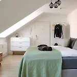Apartment Fynbos Dg In Der Altstadt, Frauenkirchenblick, Parkplatz *