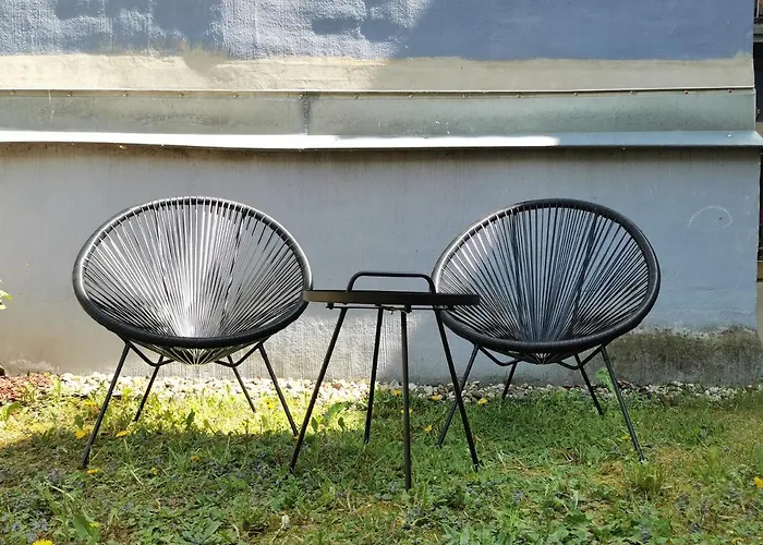 Fynbos Dg In Der Altstadt, Frauenkirchenblick, Parkplatz *